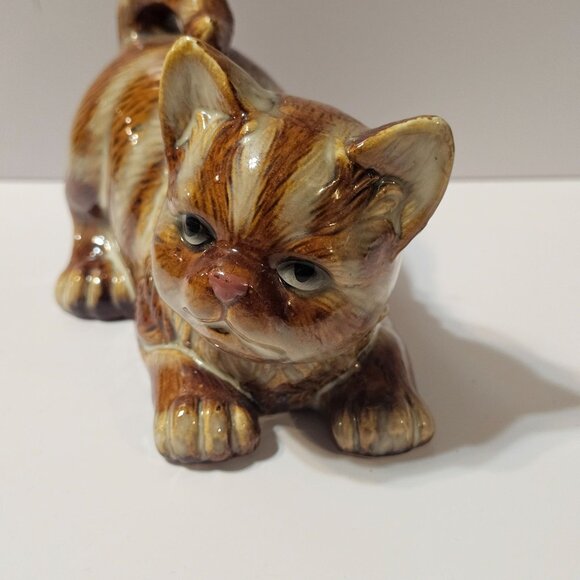 Vtg Ceramic Glazed Striped Cat Tan Brown Playful Laying Down Kitten 5" x 3" x 3" - Picture 4 of 10